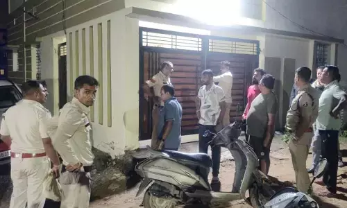 सजी थी पटवारियों के जुए की महफिल : कार्यकारी अध्यक्ष समेत 8 पकड़े गए, दो कार, दो स्कूटी जब्त सजी थी पटवारियों के जुए की महफिल : कार्यकारी अध्यक्ष समेत 8 पकड़े गए, दो कार, दो स्कूटी जब्त