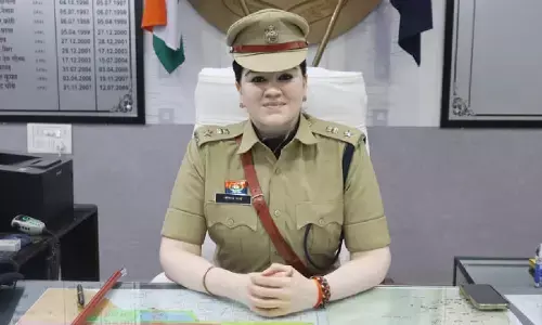 अंकिता शर्मा ने संभाला पदभार : राजनांदगांव एसपी आफिस में दी गई सलामी, अधिकारियों से ली जानकारी