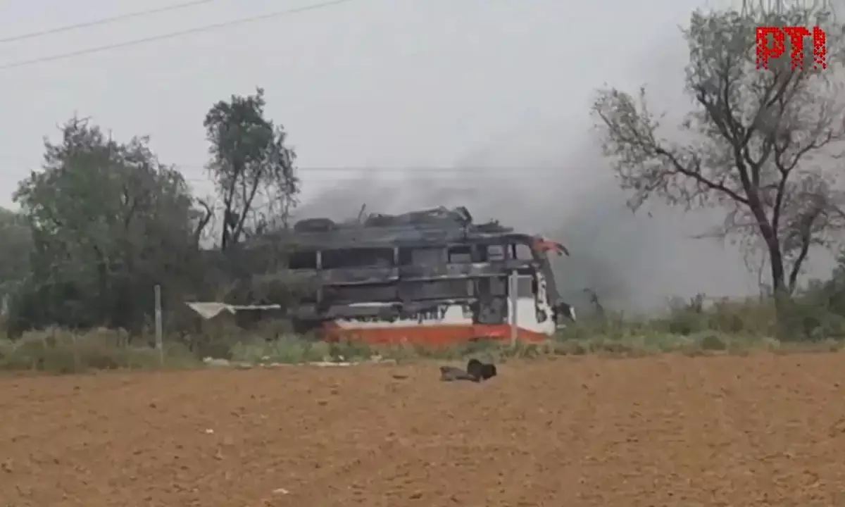Bus catches fire on Jaipur-Delhi Highway shahpura, two dead, more than 15 injured. Bus catches fire on Jaipur-Delhi Highway shahpura, two dead, more than 15 injured.