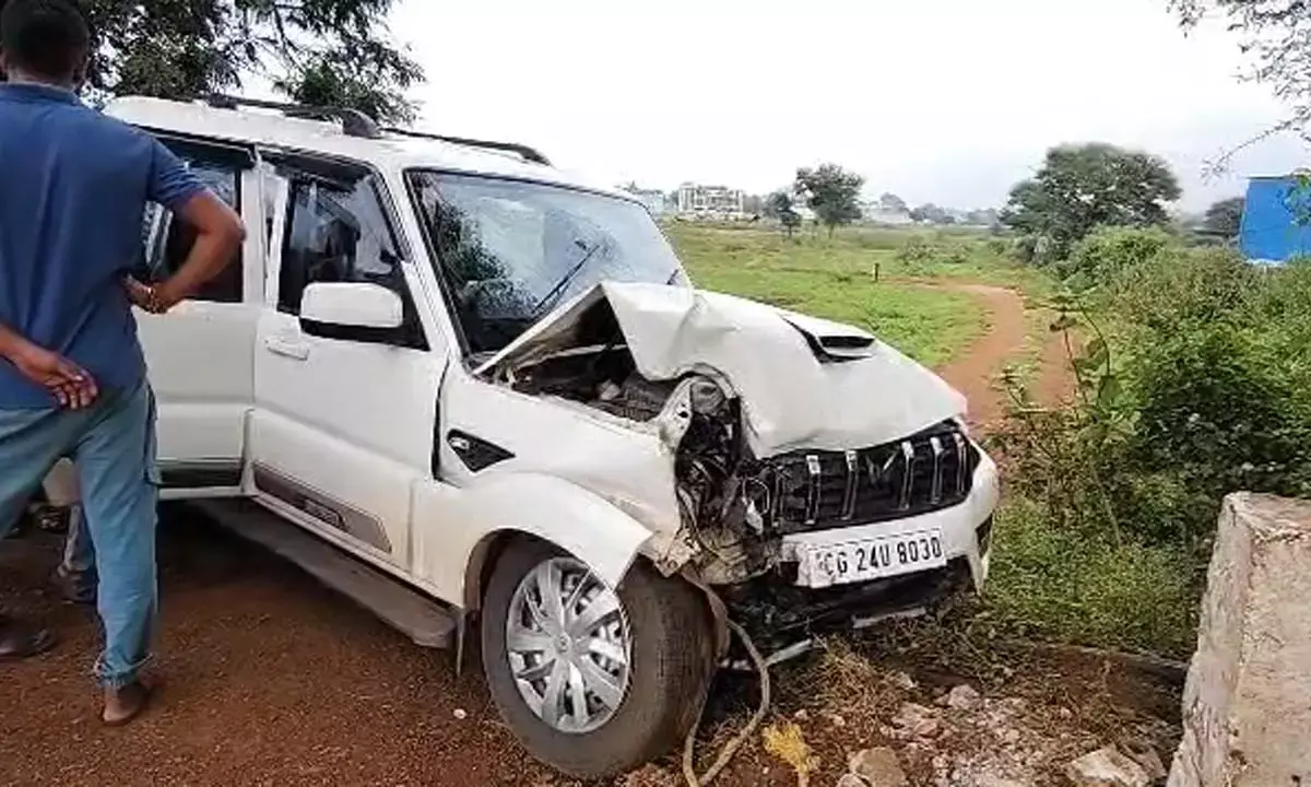 6 महिलाएं घायल, बाल-बाल बचे सभी 11 सवार