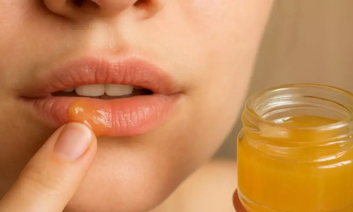 रूखे होंठ होने पर क्या करें