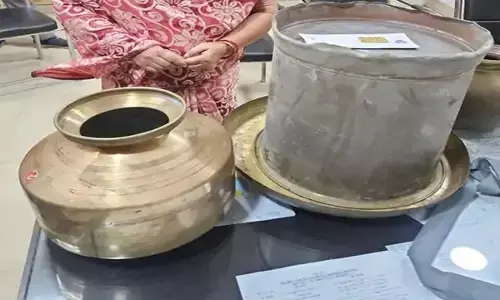 चोरों के कब्जे से बरामद पीतल और कांसे के बर्तन चोरों के कब्जे से बरामद पीतल और कांसे के बर्तन