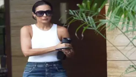 एक्ट्रेस मलाइका अरोड़ा का स्टाइलिश लुक एक्ट्रेस मलाइका अरोड़ा का स्टाइलिश लुक