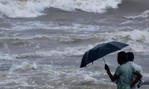 भारी बारिश के बीच 1 की मौत, IMD ने बताया अगले 12 घंटे में क्या होगा