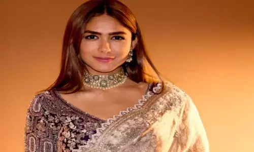 एक्ट्रेस मृणाल ठाकुर का ट्रेडिशनल लुक