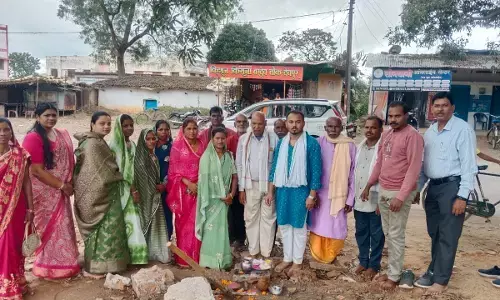 मुकुंदपुर में यात्री प्रतीक्षालय का भूमिपूजन : जनपद सदस्य प्रमोद कुंजाम बोले- अब यात्रियों को मिलेगी बड़ी राहत