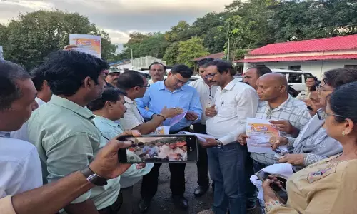 तृतीय वर्ग कर्मचारी संघ का प्रदर्शन : महंगाई भत्ता- एरियर्स सहित 9 सूत्रीय मांगों को लेकर कलेक्टर को सौंपा ज्ञापन