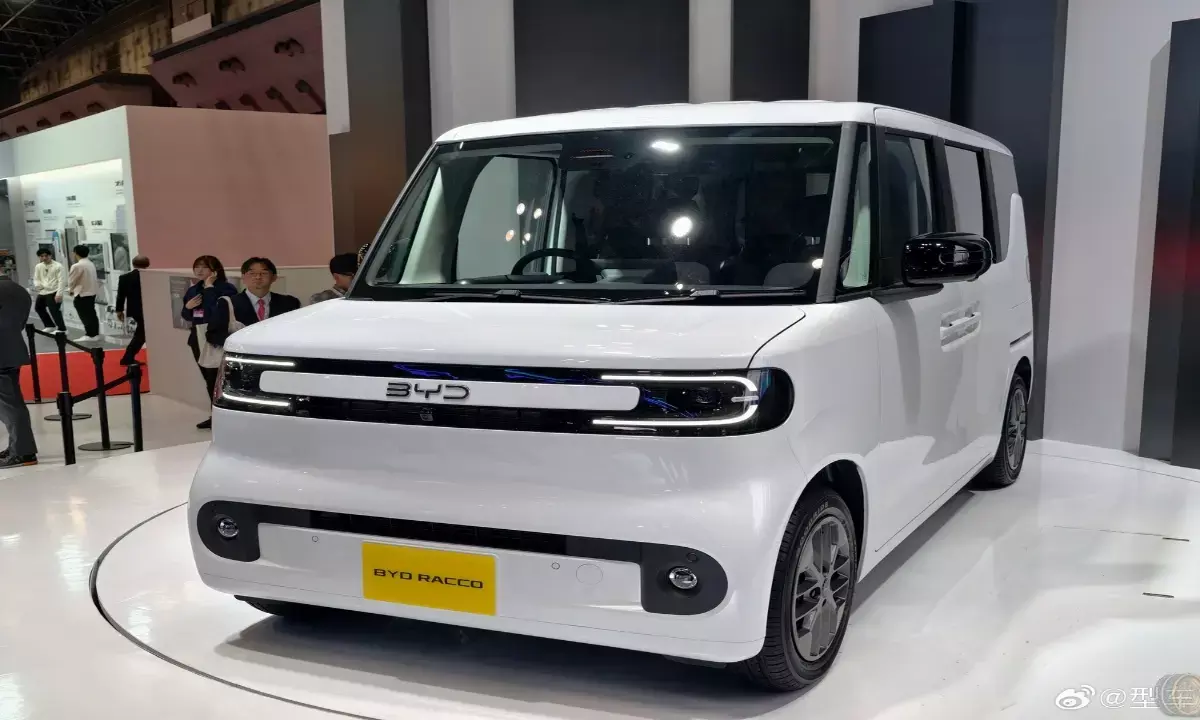 byd unveils first kei-car-racco-in-japan Mobility Show 2025