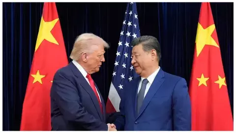 बुसान एयरपोर्ट पर 100 मिनट चली ट्रंप-जिनपिंग की मीटिंग,टैरिफ से लेकर TikTok तक हुई बातचीत बुसान एयरपोर्ट पर 100 मिनट चली ट्रंप-जिनपिंग की मीटिंग,टैरिफ से लेकर TikTok तक हुई बातचीत