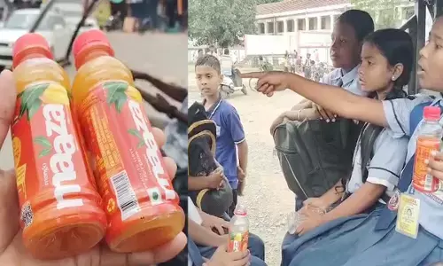 मुफ्त कोल्डड्रिंक बांटने से मचा हड़कंप