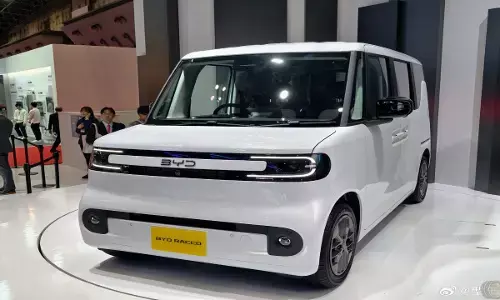 byd unveils first kei-car-racco-in-japan Mobility Show 2025