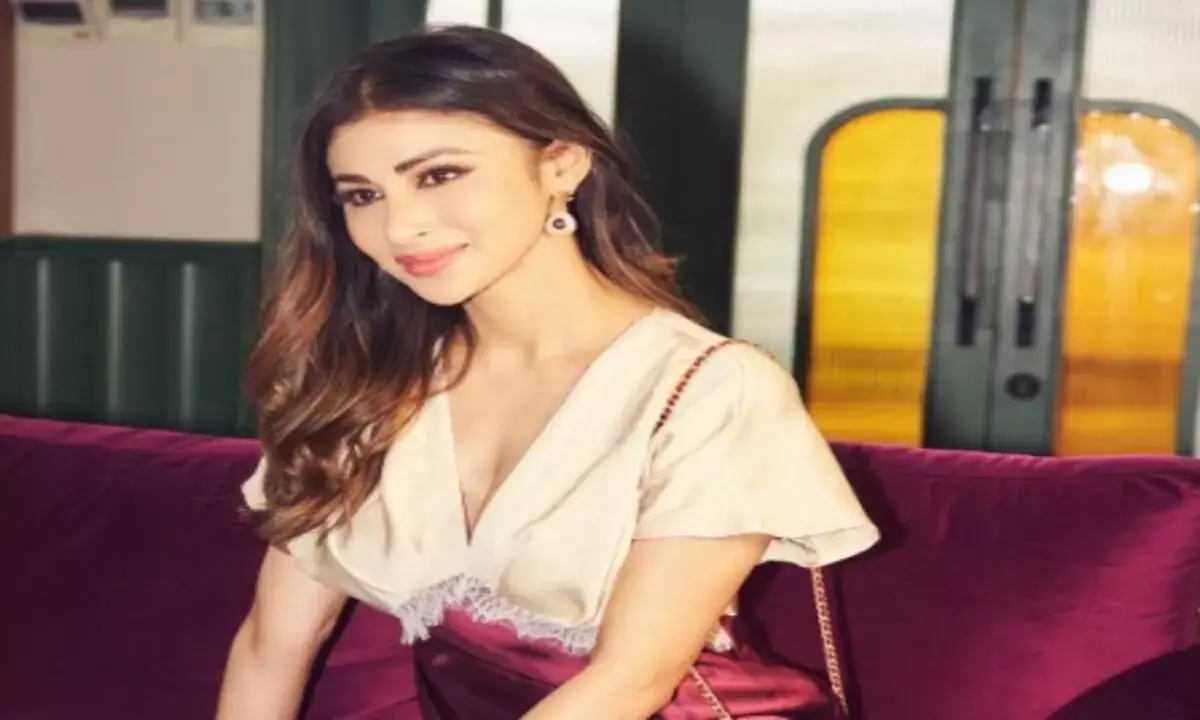 एक्ट्रेस मौनी रॉय का सादगी भरा लुक