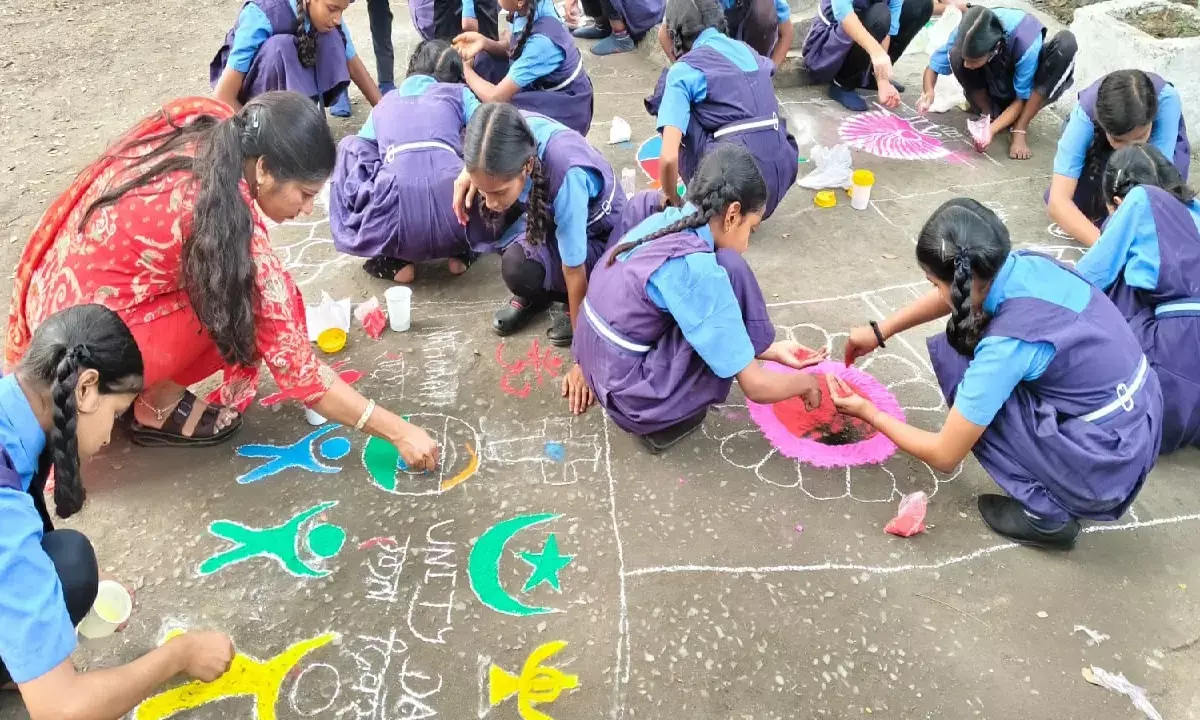 सरोरा में मनाई गई सरदार पटेल जयंती : शासकीय पूर्व माध्यमिक विद्यालय के बच्चों ने बढ़- चढ़कर लिया हिस्सा