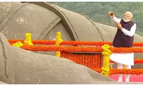 PM मोदी ने दी श्रद्धांजलि, राष्ट्रीय एकता दिवस परेड की ली सलामी