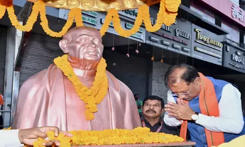 सीएम साय ने सरदार वल्लभभाई पटेल की प्रतिमा पर माल्यार्पण कर अर्पित की श्रद्धांजलि
