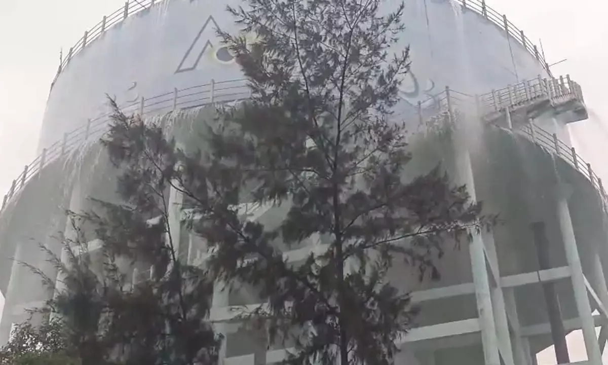 भारत माता चौक पर अचानक होने लगी बारिश : नगर निगम के लापरवाह कर्मियों की करतूत, देखिए VIDEO