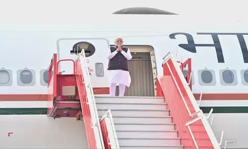 एयरपोर्ट पहुंचे पीएम मोदी