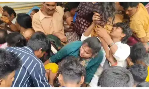 वेंकटेश्वर मंदिर में मची भगदड़, 10 श्रद्धालुओं की मौत, कई घायल