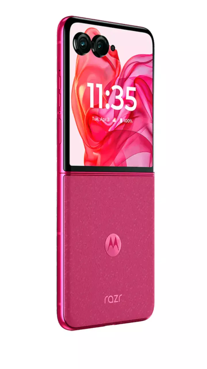 Motorola Razr 50 Ultra  का धांसू ऑफर — आधे दाम में फोन, साथ में फ्री मिल रहे हैं इयरबड्स!