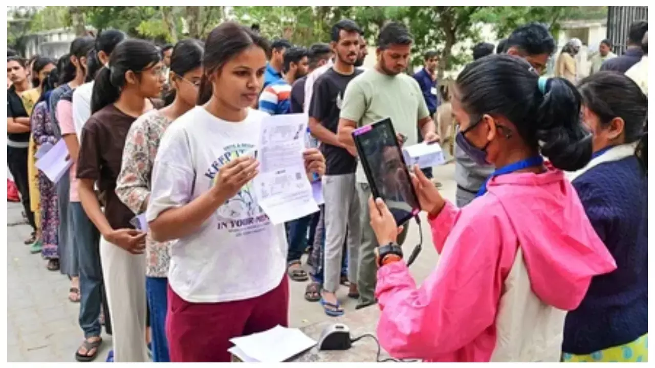 एक ही पारी में होगी एग्जाम, नया ड्रेस कोड लागू, नई गाइडलाइन जारी एक ही पारी में होगी एग्जाम, नया ड्रेस कोड लागू, नई गाइडलाइन जारी