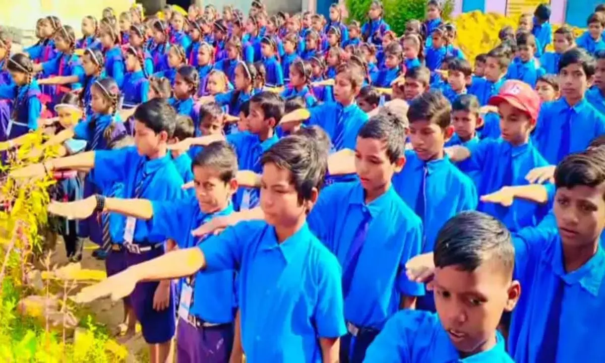 राष्ट्रीय एकता दिवस : खपरी धोबी स्कूल के बच्चों ने एकजुटता का दिया संदेश, ली शपथ