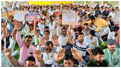 नियमितीकरण की मांग को लेकर देंगे धरना, जुड़ेंगे 55 जिलों के कर्मचारी