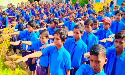 राष्ट्रीय एकता दिवस : खपरी धोबी स्कूल के बच्चों ने एकजुटता का दिया संदेश, ली शपथ राष्ट्रीय एकता दिवस : खपरी धोबी स्कूल के बच्चों ने एकजुटता का दिया संदेश, ली शपथ