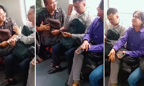 Fight in Delhi Metro Fight in Delhi Metro