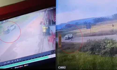 रायगढ़ में बेकाबू कार ने तीन लोगों की ली जान :  हादसे का CCTV फुटेज आया सामने, आरोपियों की तलाश जारी