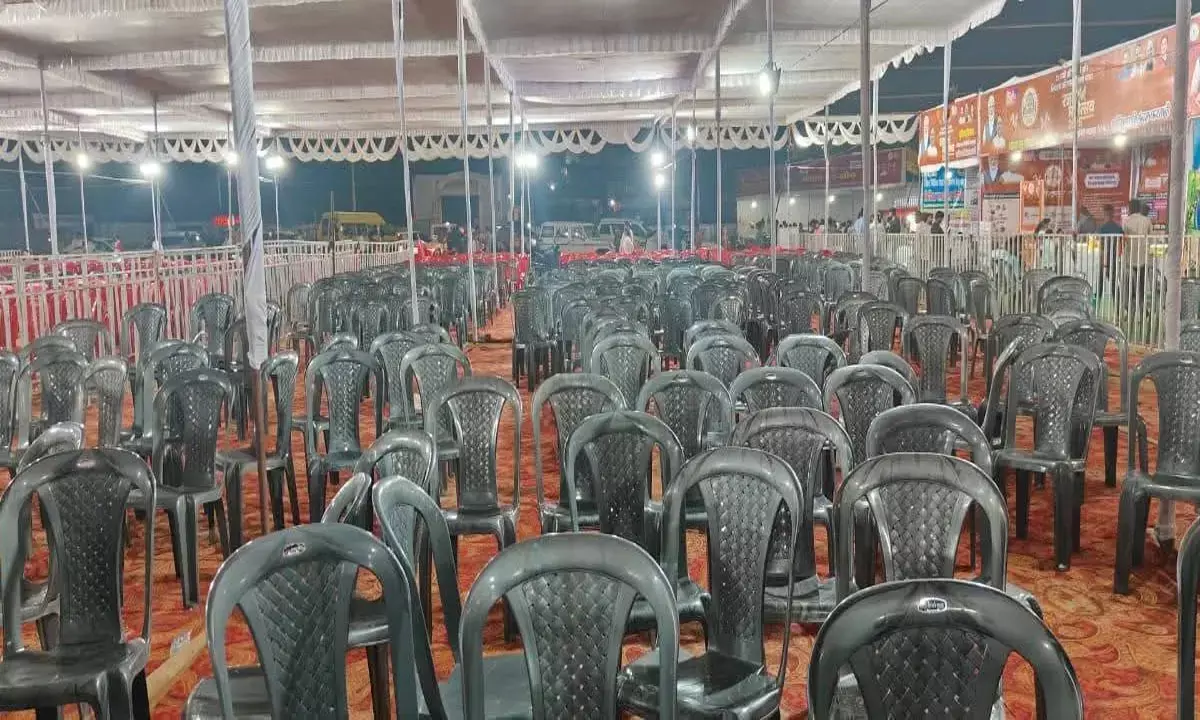 मनेंद्रगढ़ जिला स्तरीय राज्योत्सव में पसरा सन्नाटा