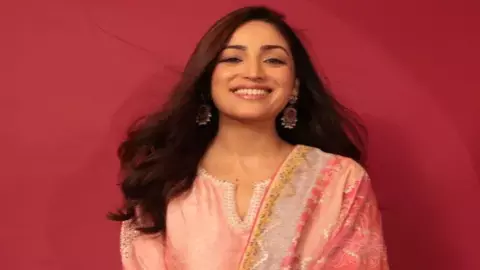 एक्ट्रेस यामी गौतम का ट्रेडिशनल लुक एक्ट्रेस यामी गौतम का ट्रेडिशनल लुक