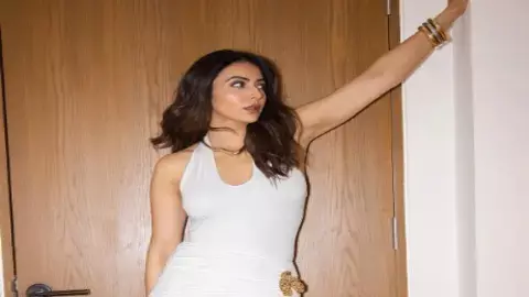 एक्ट्रेस रकुल प्रीत का स्टाइलिश लुक एक्ट्रेस रकुल प्रीत का स्टाइलिश लुक