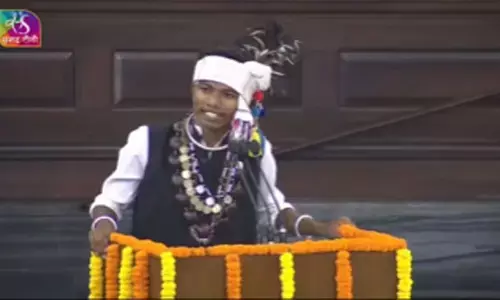 राष्ट्रीय युवा संसद में भाषण देते हुए सुशील कुमार मरकाम