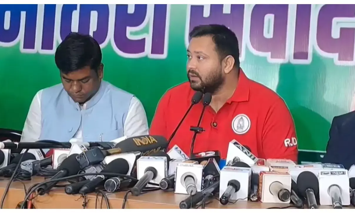 वोटिंग से पहले तेजस्वी यादव का बड़ा ऐलान, महिलाओं को 30 हजार, किसानों को बोनस और मिलेगी फ्री बिजली