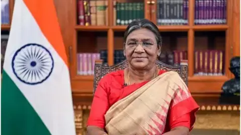 जनजातीय गौरव दिवस : राष्ट्रपति मुर्मू का कार्यक्रम बदला, अब आएंगी 20 को जनजातीय गौरव दिवस : राष्ट्रपति मुर्मू का कार्यक्रम बदला, अब आएंगी 20 को