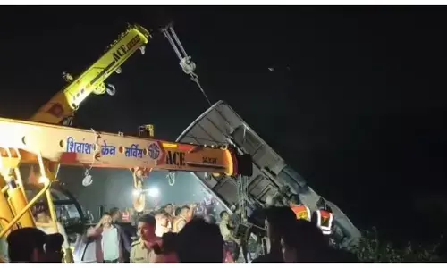 खाई में गिरी यात्रियों से भरी बस, 4 लोगों की मौत, 12 घायल, CM ने किया मुआवजे का ऐलान