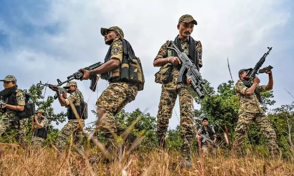 बीजापुर में बड़ी मुठभेड़ : तीन नक्सलियों के मारे जाने की खबर, दोनों तरफ से लगातार हो रही फायरिंग