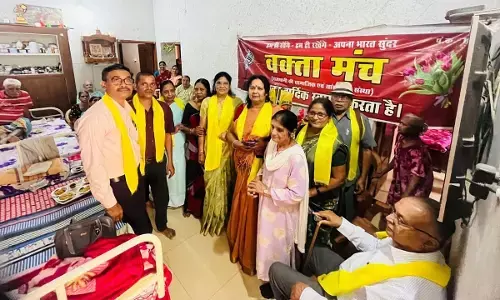 वक्ता मंच ने वृद्धाश्रम को भेंट किया एक माह का राशन