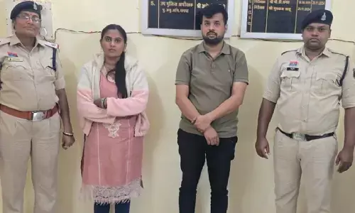 दलालों ने बैंककर्मियों से सांठगांठ कर किसानों को ठगा : HDFC बैंक के दो कर्मचारी गिरफ्तार, TI के रिश्वत मांगने की जांच के आदेश