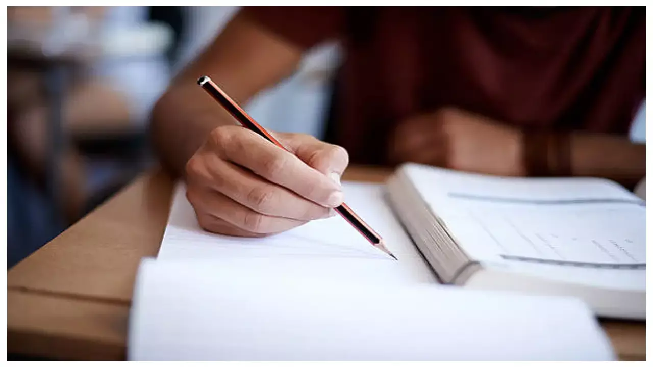 इंग्लिश में लाओ 100 में 100 मार्क्स, जानिए टॉपर जैसी कॉपी लिखने के आसान टिप्स!