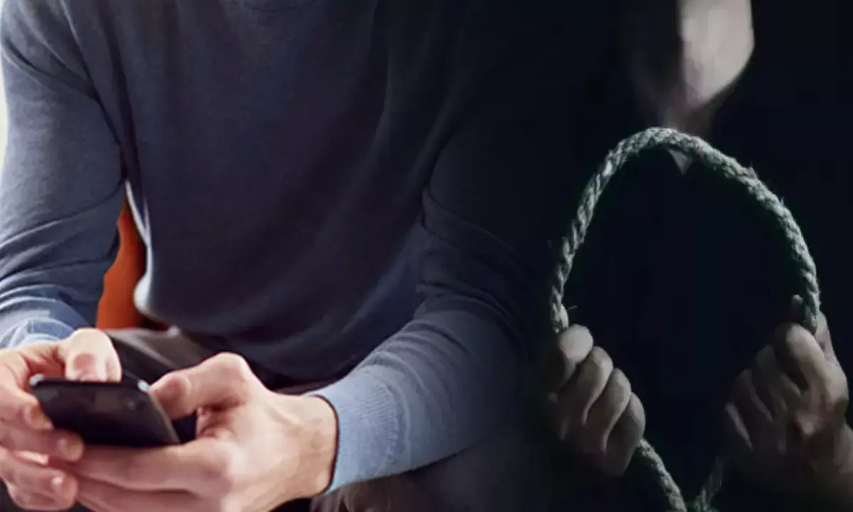 Gurgaon student commits suicide by writing suicide note