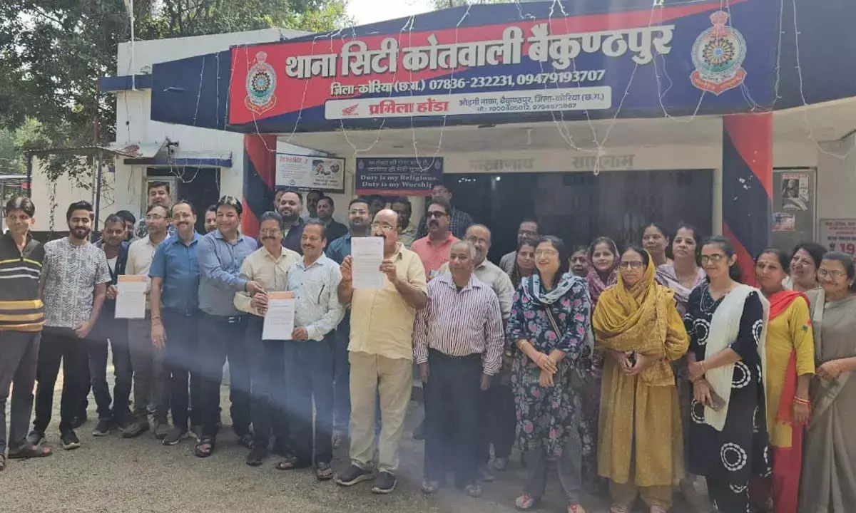 महापुरुषों पर आपत्तिजनक टिप्पणी का विरोध, अमित बघेल के खिलाफ सौंपा ज्ञापन