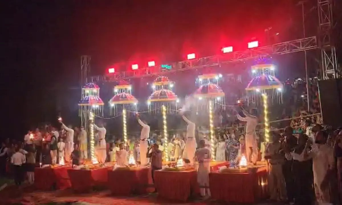 तुर्रीधाम में धूमधाम से मनाई गई देव दीवाली : कार्तिक पूर्णिमा के दिन बनारस की तर्ज पर हुई गंगा और शिव आरती