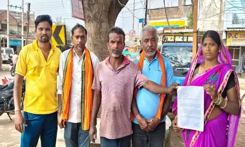 कर्मचारियों ने कलेक्टर को सौंपा ज्ञापन कर्मचारियों ने कलेक्टर को सौंपा ज्ञापन