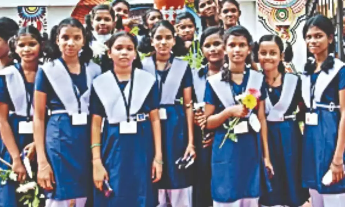 स्कूल यूनिफॉर्म के रंग में बदलाव : चेक ब्लू शर्ट व स्लेटी पेंट-ट्यूनिक पहनेंगे बच्चे, 58 लाख की होगी सिलाई