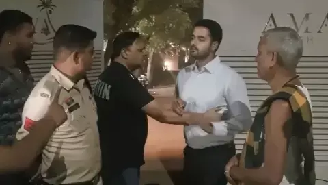 लूंगी, बनियान में खाना खाने पहुंचे बुजुर्ग को होटल प्रबंधन ने बाहर रोका