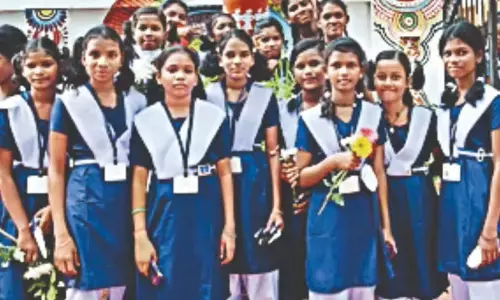 स्कूल यूनिफॉर्म के रंग में बदलाव : चेक ब्लू शर्ट व स्लेटी पेंट-ट्यूनिक पहनेंगे बच्चे, 58 लाख की होगी सिलाई