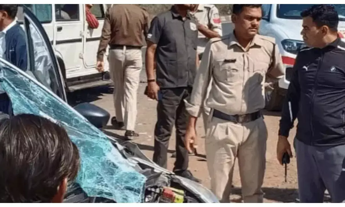 उज्जैन जा रहे परिवार की कार को ट्रक ने मारी टक्कर, दो की मौत, 4 घायल