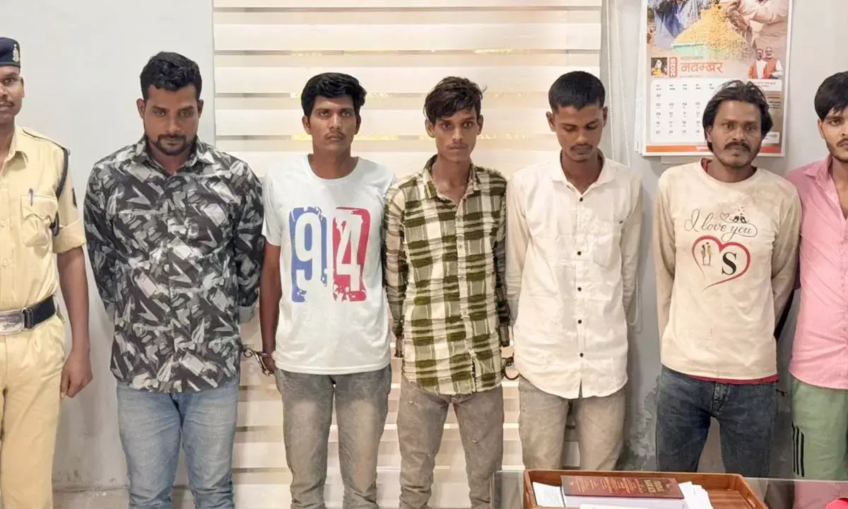 बड़ी मात्रा में प्रतिबंधित कैप्सूल के साथ 7 आरोपी गिरफ्तार, इनमें एक नाबालिग भी