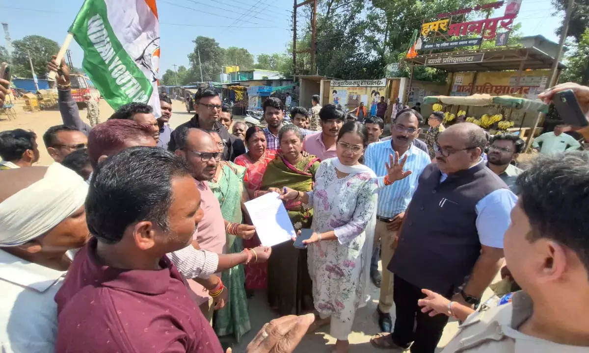 हादसों से भड़के मानपुर के लोग : नेशनल हाईवे पर कांग्रेसियों ने किया चक्काजाम, ठेकेदार के खिलाफ कार्रवाई की मांग हादसों से भड़के मानपुर के लोग : नेशनल हाईवे पर कांग्रेसियों ने किया चक्काजाम, ठेकेदार के खिलाफ कार्रवाई की मांग